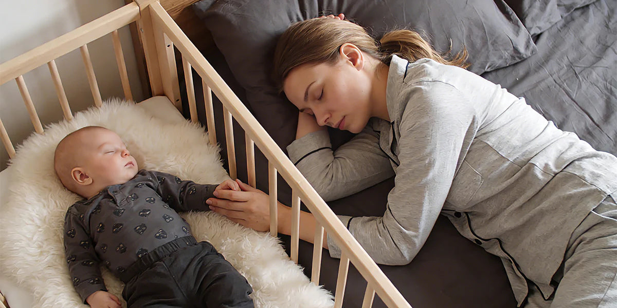 Bedside Bassinet vs Bedside Crib vs Pack ’n Play: What’s Safest for Newborns?